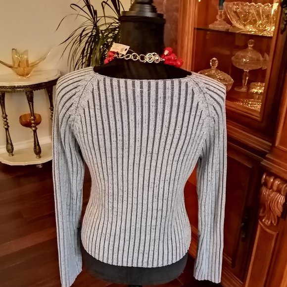 STYLISH Blue Sweater by the Fashion Brand SPOT - Picture 4 of 8